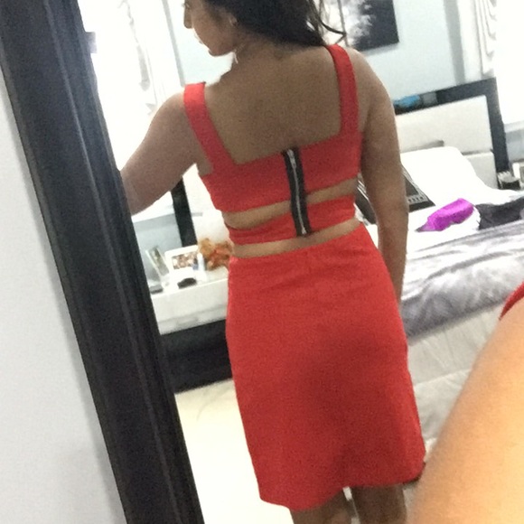 RED DRESS WITH CUT OUTS - Picture 8 of 8